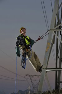 POWER UTILITY WORKER ABSEILING FROM PYLONS © Jaco Wolmarans | iStockPhoto