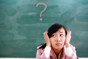 ASIAN GIRL WITH A REQUEST QUESTION MARK © Zhudifeng | Dreamstime.com
